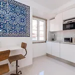 Guestready - Sunny Chic In Santos Daire *